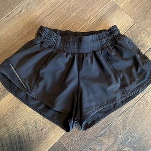 Lululemon Hotty Hot LR 2.5” Shorts